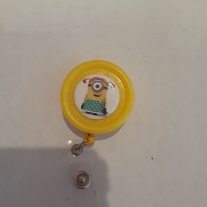 Retractable name badge holder